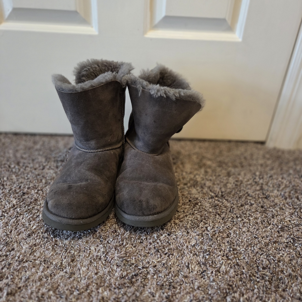 UGG Bailey Button - Picture 3 of 6